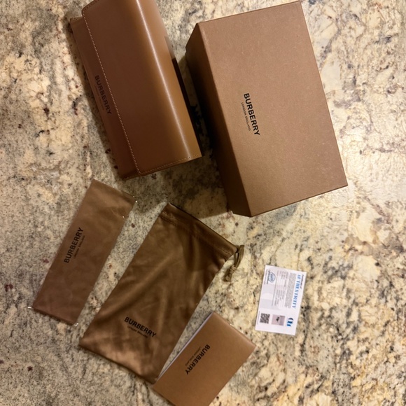 New with Tags Burberry Check Sunglasses - Picture 5 of 6